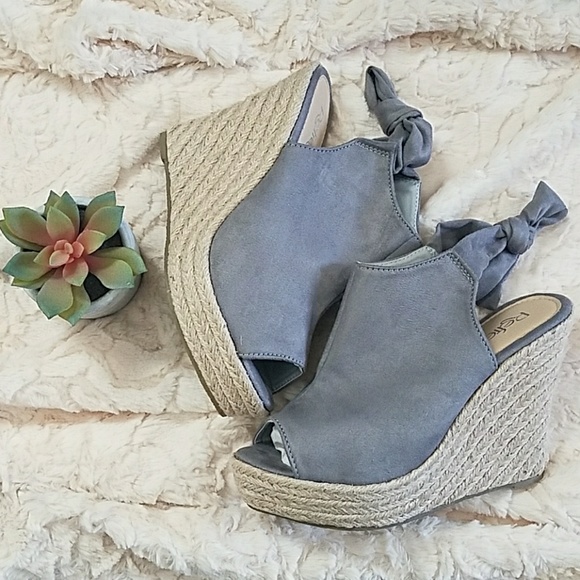 🎆HP🎆❣Gray Back Tie Wedge❣ - Picture 3 of 6